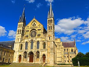 Archivo:Reims basilique Saint Remi