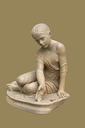 Archivo:Roman statue of girl playing astragaloi 14 aC