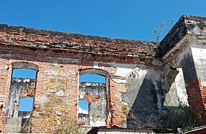Archivo:Ruinas Españolas, Centro de Cabo Rojo