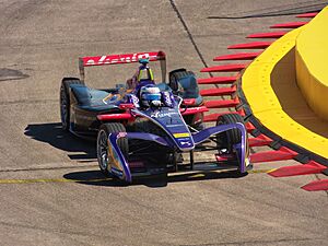 Archivo:Sam Bird (DS Virgin) at 2017 Berlin ePrix