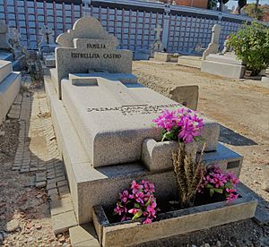 Archivo:Sepultura de Estrellita Castro - Cementerio de La Almudena de Madrid