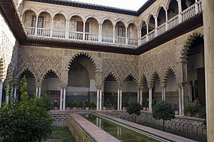 Archivo:Sevilla-Reales Alcazares-Patio de las Doncellas 1-20110915