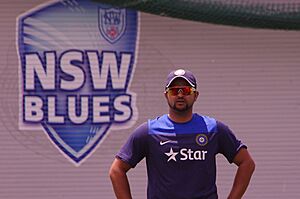Archivo:Suresh Raina (Indian Cricket team training SCG 2015)