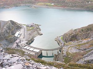 Archivo:The Dinorwig HEP station inlet and outlet pool - geograph.org.uk - 311036