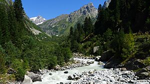 Archivo:The alpine landscapes of northwestern Georgia, southeastern Europe
