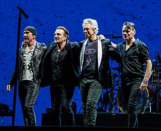 Archivo:U2 in Sydney (49139991797)