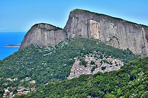 Archivo:20170825 Blick auf die Favela Rocinha