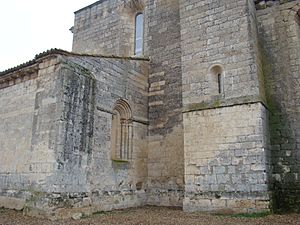 Archivo:21 Monasterio de Palazuelos muro norte capilla santa Ines ni