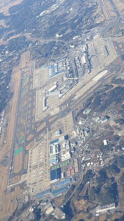 Archivo:Aerial view of Narita Airport - Dec 2019