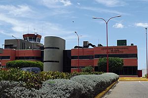 Archivo:Aeropuerto Int. Jose Leonardo Chirinos (SVCR) Coro