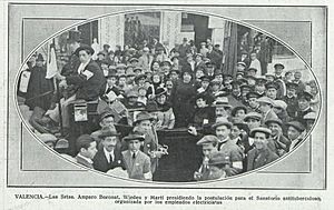 Archivo:Amparo Boronat, junto a otras tiples, en la postulación por los niños tuberculosos. Valencia, 12 de marzo de 1916. Recorte de prensa de La Hormiga de Oro, publicado el 25 de marzo de 1916