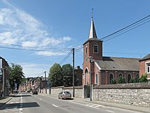 Archivo:Anhée, kerk in straatzicht foto1 2012-06-30 15.33