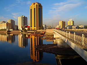 Archivo:Astana-embankment-construction-7803