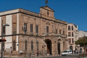 Archivo:Ayuntamiento de Linares