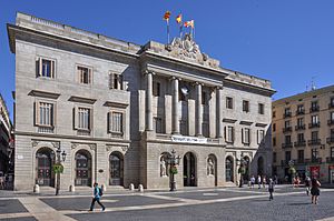 Archivo:Barcelona (Plaça de Sant Jaume) City Hall. Neoclassical facade. 1831-1847. Josep Mas, architect (27664512650) edited