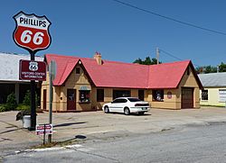 Baxter Springs Independent Oil and Gas Service Station.jpg