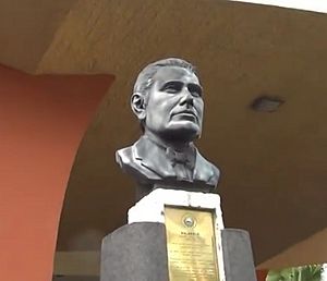 Archivo:Busto De Salazar Arrué(Salarrue) Situado En El Teatro Presidente En San Salvador