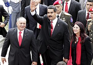 Archivo:Cabello, Maduro, Flores