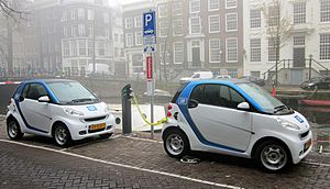Archivo:Car2Go Amsterdam Smart ED cropped