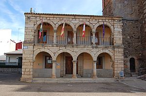 Archivo:Casa consistorial Carbajales de Alba