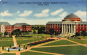 Archivo:Central Campus Quadrangle