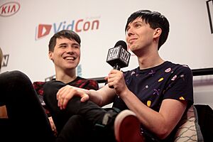 Archivo:Dan And Phil Vidcon