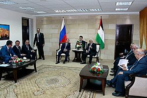 Archivo:Dmitry Medvedev in Palestine 18 January 2011-7