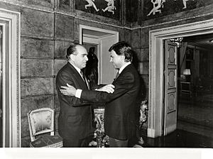 Archivo:Felipe González recibe al presidente de Uruguay. Pool Moncloa. 24 de marzo de 1989
