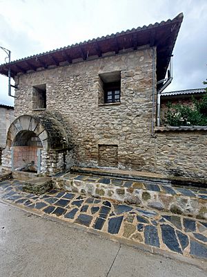 Archivo:Fuente de San Cristobal, Bentué de Rasal