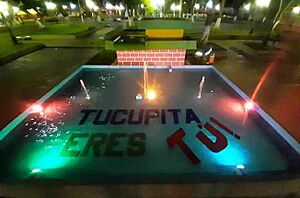 Archivo:Fuente de la plaza bolivar