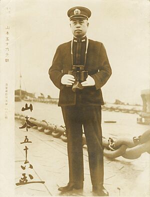 Archivo:Isoroku Yamamoto on deck photo 1942
