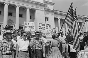 Archivo:Little Rock integration protest