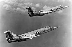 Archivo:Lockheed F-104A-15-LO 060928-F-1234S-008