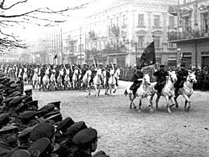 Archivo:Lviv 1939 Sov Cavalry