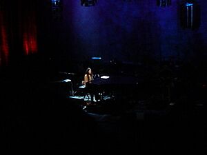 Archivo:Norah Jones in April 2003