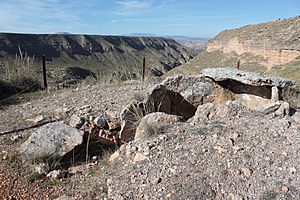 Archivo:Parque megalítico de Gorafe Dolmen 133 (1)