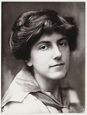 Photograph of Henriëtte Bosmans by Jacob Merkelbach (1917).jpg