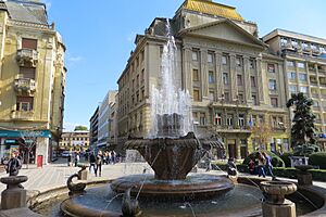 Archivo:Piața Victoriei - panoramio (2)