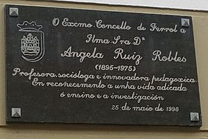 Archivo:Placa-Ángela Ruíz-Concello Ferrol