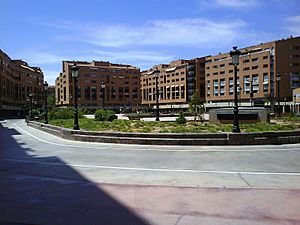 Archivo:Plaza de La Mancha de Albacete (Barrio de Villacerrada)