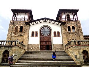 Archivo:Santuario de Mama Ashu (Nuestra Señora de la Asunción de Chacas) - Áncash