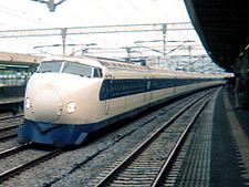 Archivo:Shinkansen type 0 Hikari 19890506a