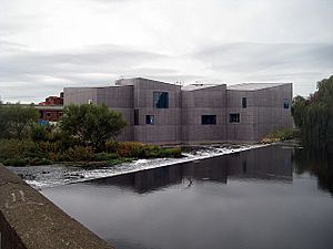 Archivo:The Hepworth Wakefield - geograph.org.uk - 1507085