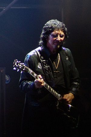 Archivo:Tony Iommi at Lollapalooza 2012