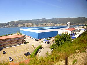 Archivo:Vigo - Puerto comercial 3