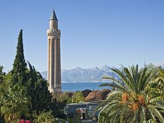 Archivo:Yivli Minaret Mosque Antalya