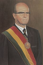 49 - Luis Adolfo Siles Salinas