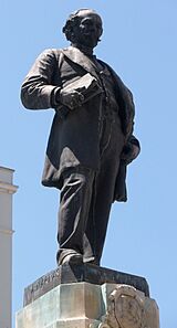 Archivo:Badajoz - Plaza de Minayo, Monumento a José Moreno Nieto 2