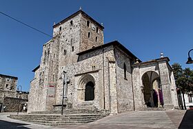 Basílica de Santa María del Conceyu, Llanes.jpg
