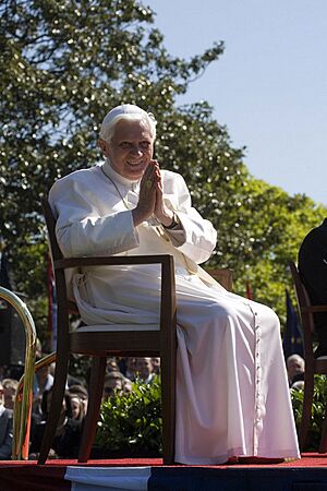 Archivo:Benedictus XVI in Washington DC 2008